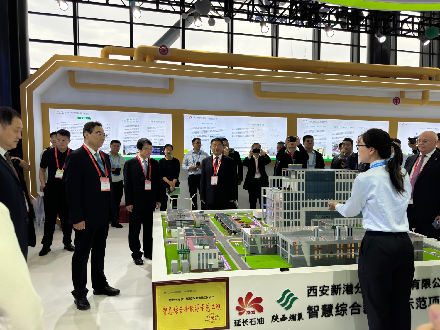 1758184894520469.jpg 60e0b2664418bdaad110007cbec63164(1).jpg